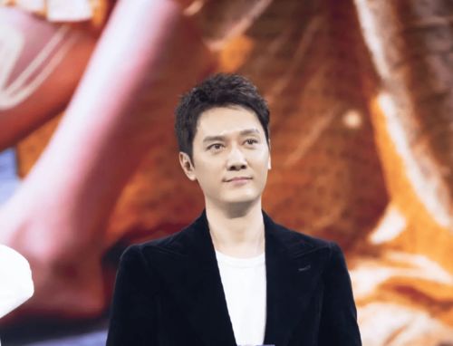 冯绍峰的最新动态，变化中的学习之旅，自信成就感的源泉展现新风采