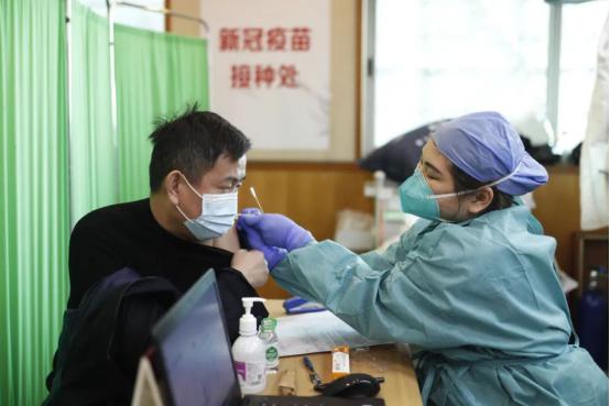 时代之光下的中国疫苗研制，健康守护者的诞生